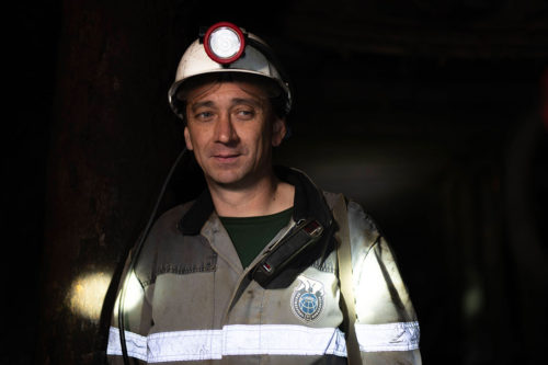 Un mineur travaille dans une mine de la société minière de charbon Arktikugol dans la colonie de Barentsburg, sur l'archipel du Svalbard, en Norvège, Crédit Vladimir Astapkovich/SPUTNIK/SIPA