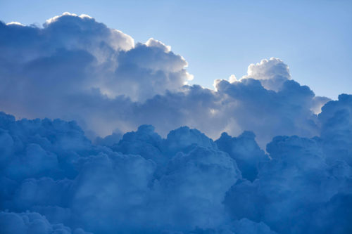 Jolis nuages dans le ciel, Crédit imageBROKER.com/SIPA
