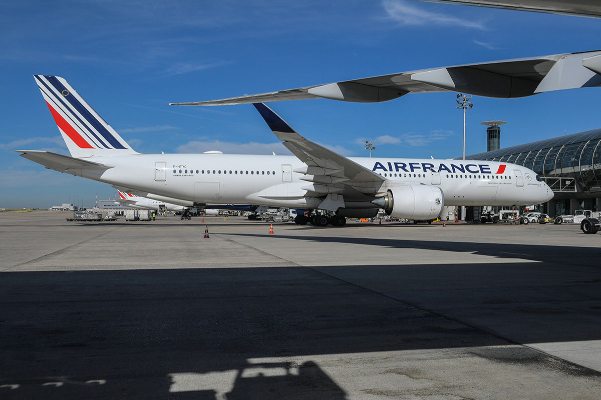 Stationnement d'un avion Air France à l'aéroport Charles de Gaulle. Crédit ISA HARSIN/SIPA
