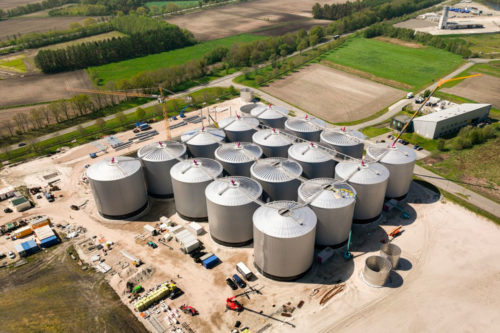 L'une des plus grandes installations de biogaz d'Europe est actuellement en construction sur un terrain de plus de 13 hectares dans un parc industriel en Allemagne. Crédit MOHSSEN ASSANIMOGHADDAM / DPA / DPA PICTURE-ALLIANCE VIA AFP