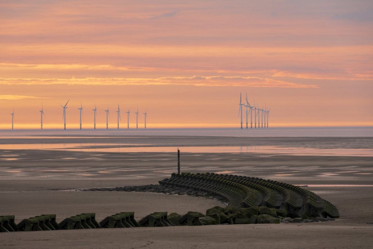 Vue du parc éolien offshore de New Brighton en Angleterre