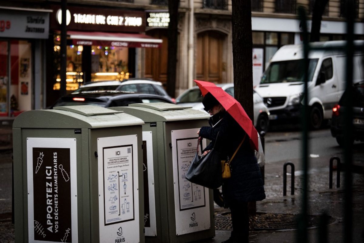 Depuis le 1er janvier 2024, les communes françaises ont l’obligation de collecter les déchets organiques, pour les composter ou en faire du biogaz