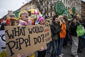 À Stockholm, des centaines de manifestants dénoncent l'inaction climatique