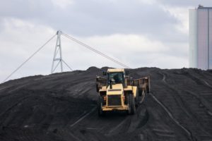 La France veut pousser le G7 à sortir du charbon d'ici 2030
