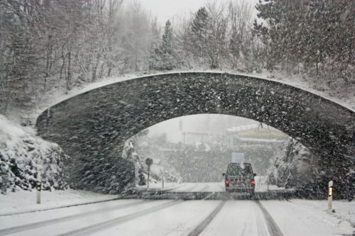 Tempête Caetano, des routes bloqués par la neige